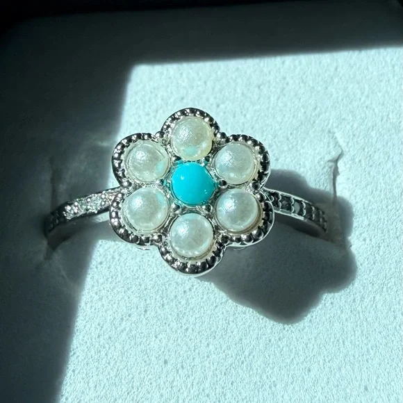 NEW! Pretty Bird Jewelry Flower Ring with Turquoise Center and Pearl Accents - Picture 1 of 13
